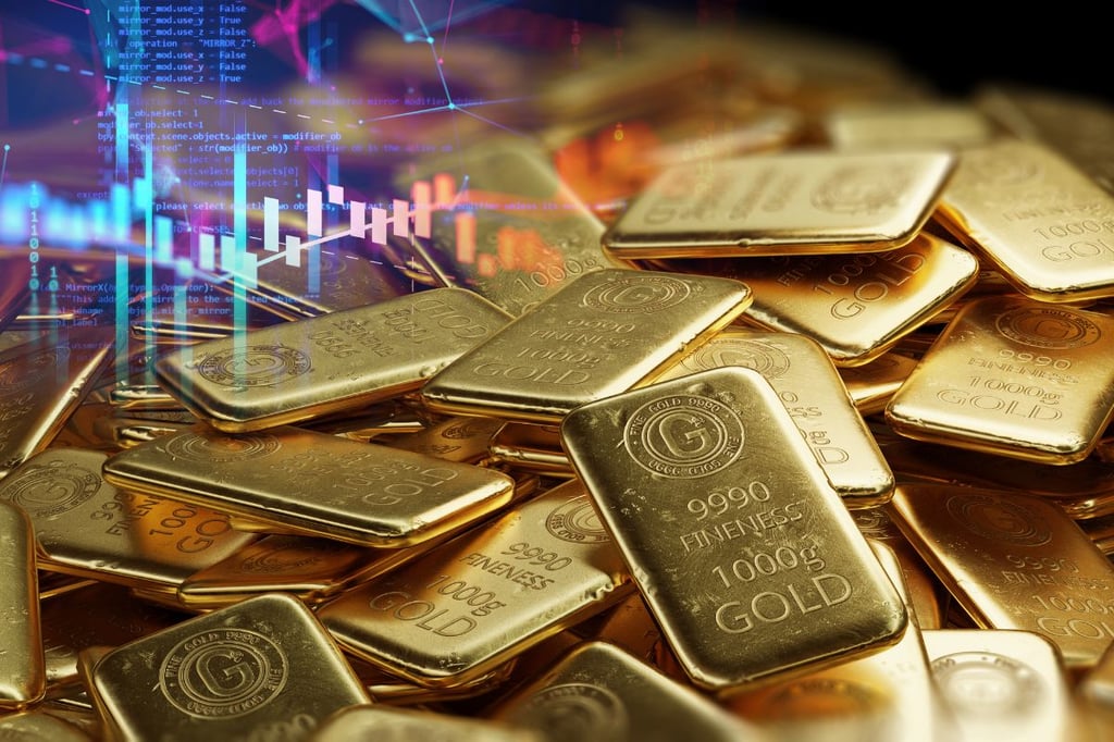 Gold prices decline ahead of Fed meeting minutes