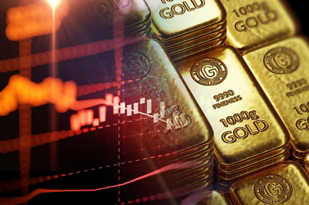 Gold prices continue to decline after Monday’s record high