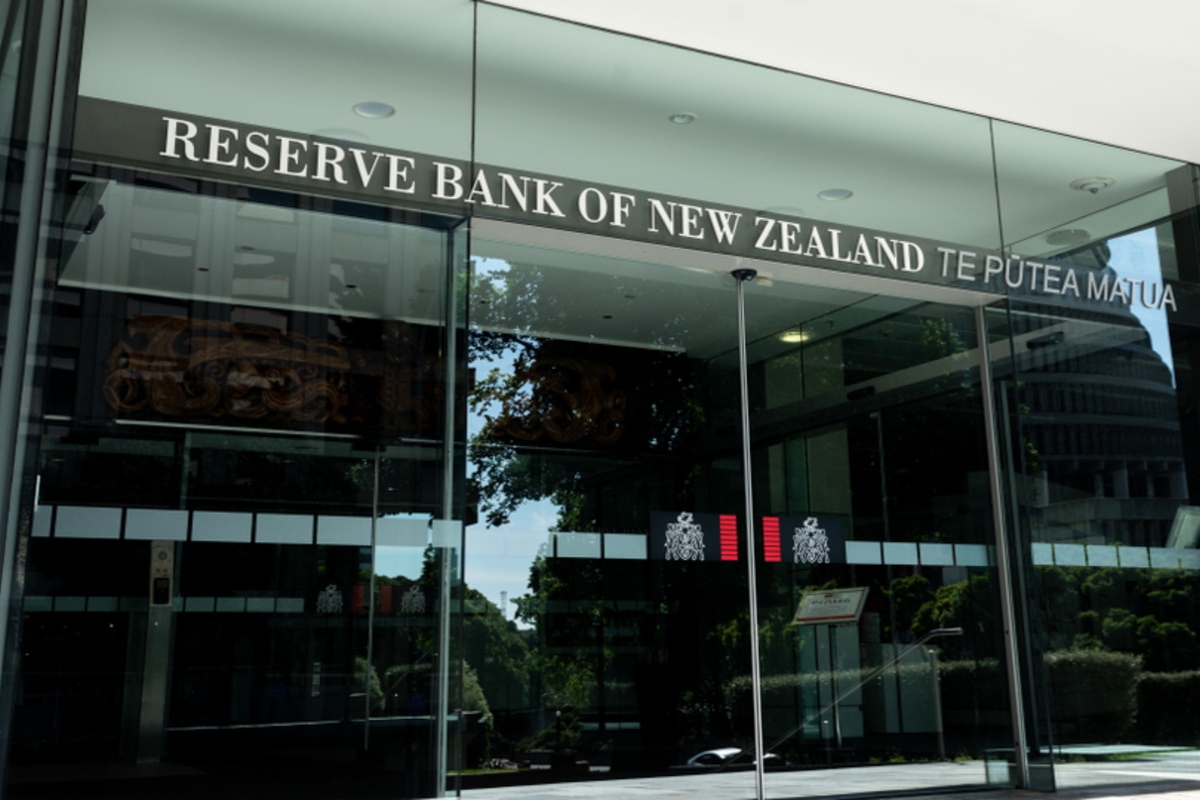 New Zealand Central Bank keeps cash rate unchanged at 5.5 percent, signals further policy tightening ahead