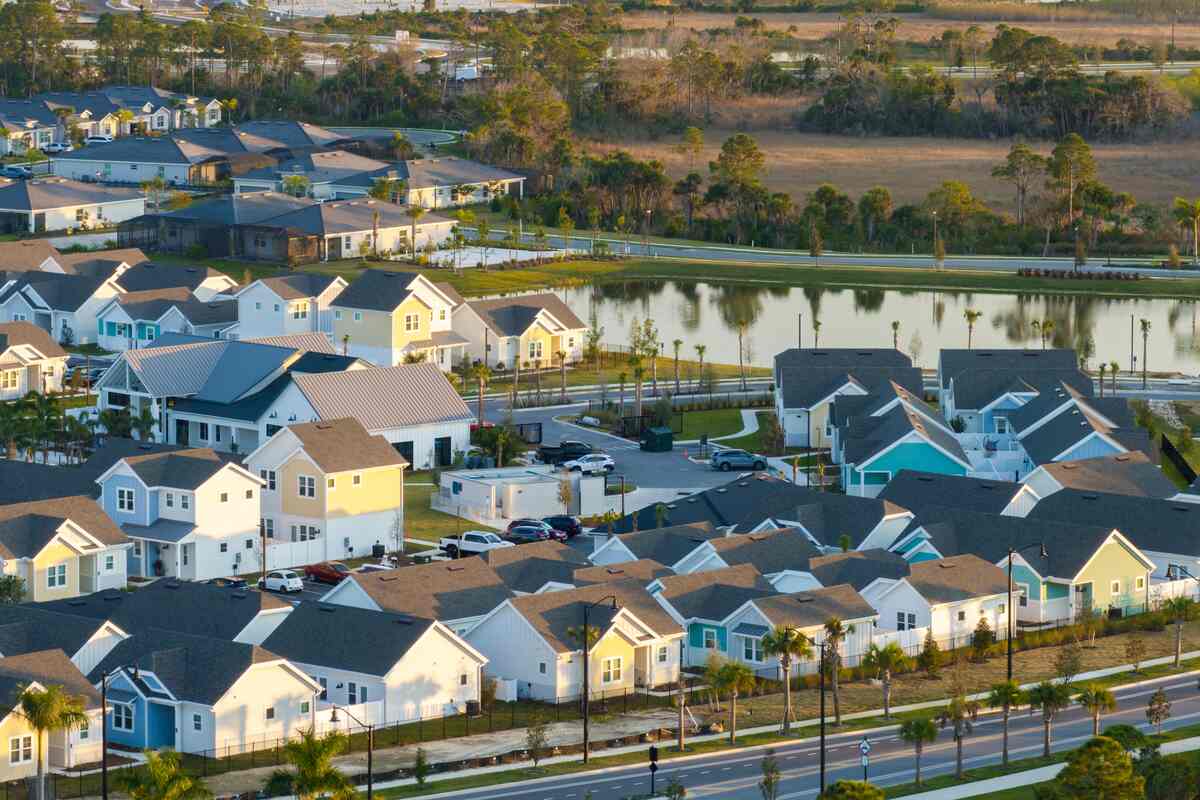 U.S. existing home sales break 4-month decline streak, rising 1.3 percent in July