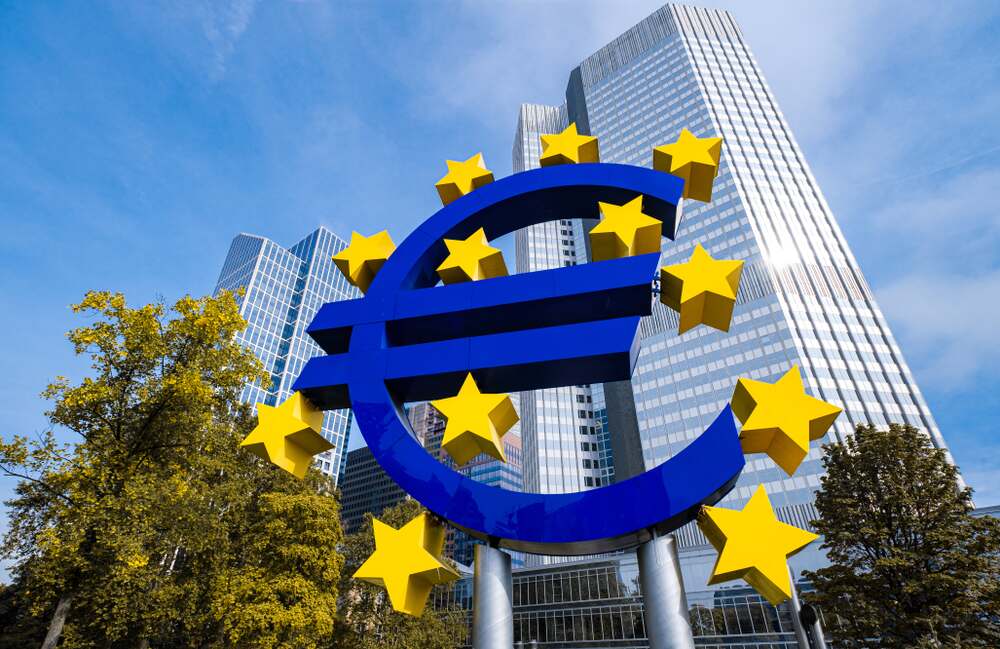 Eurozone annual inflation up to 2.5 percent, March rate cut still likely