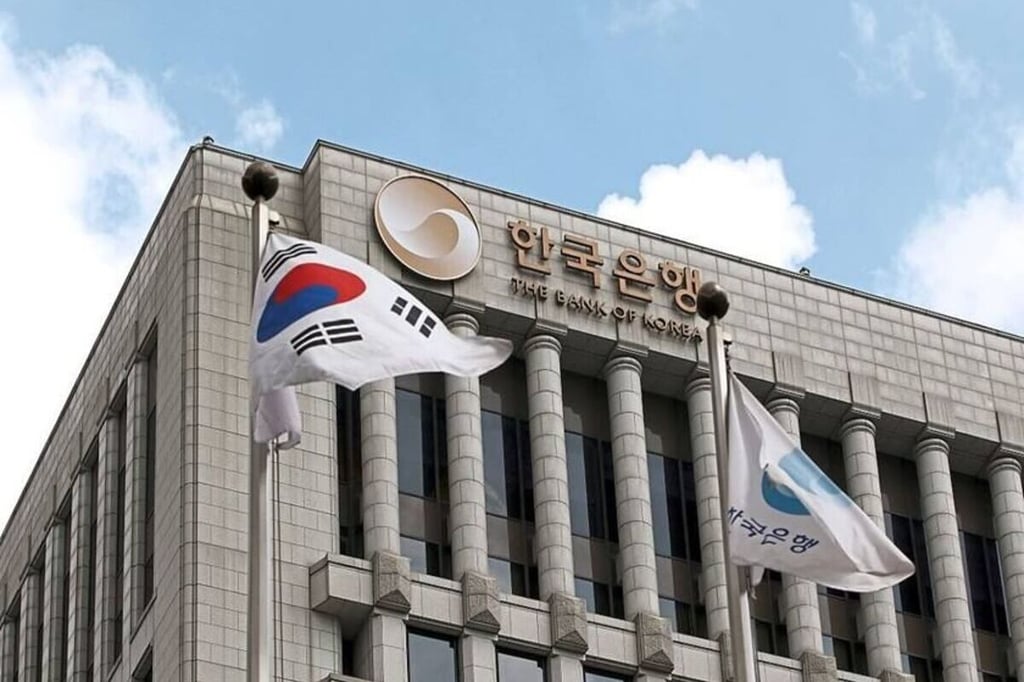 South Korea’s central bank holds rates at 2.5 percent, signals shift away from further easing