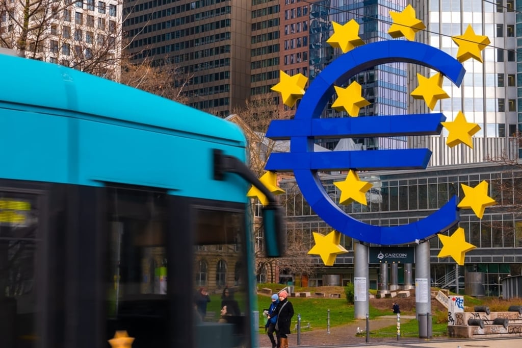 OECD cuts Eurozone growth forecast to 0.8 percent, lifts inflation outlook to 2.6 percent amid rising energy costs