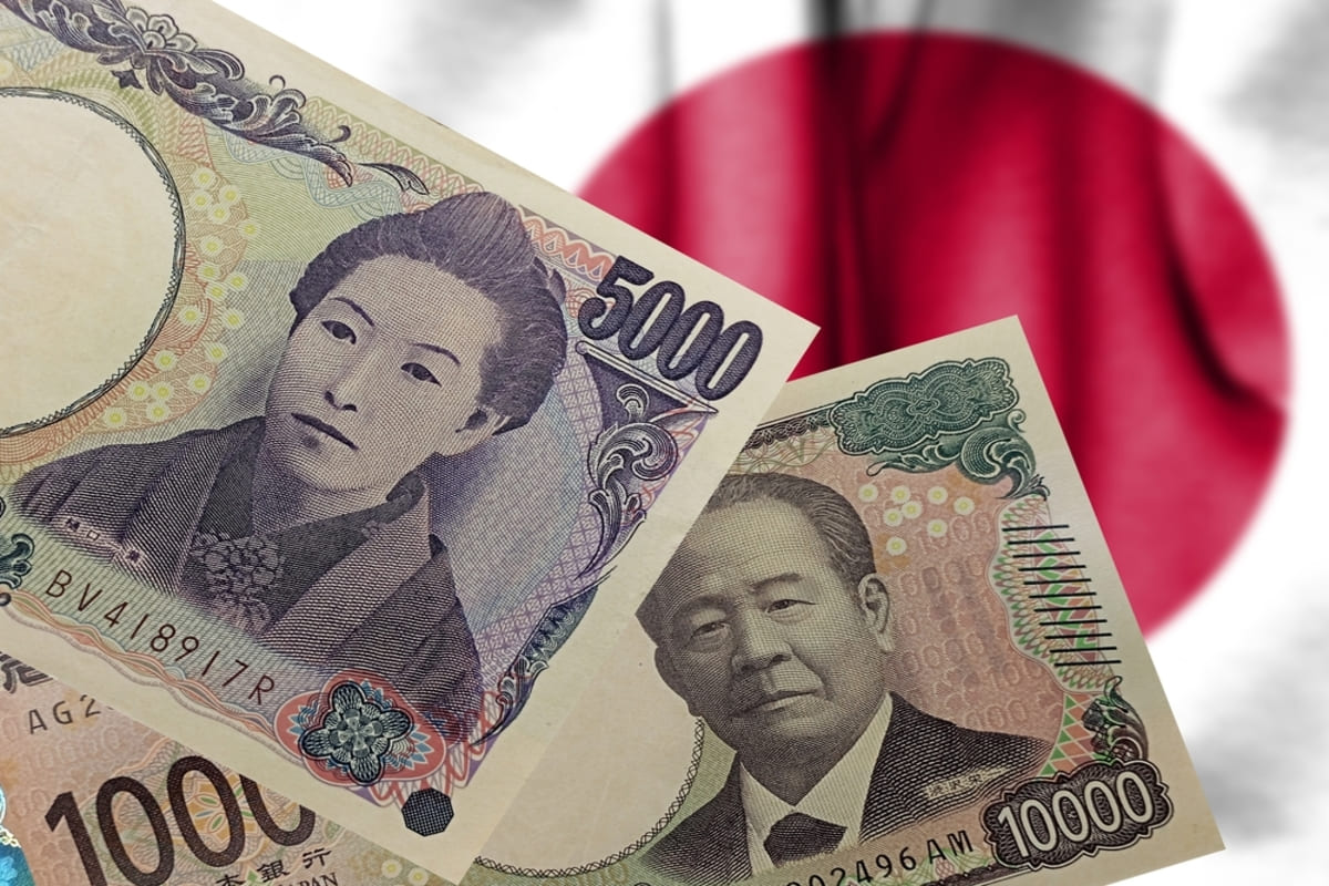Japanese yen hits nearly 40-year low at 163 per U.S. dollar as Tokyo signals intervention, BOJ hints at rate hike