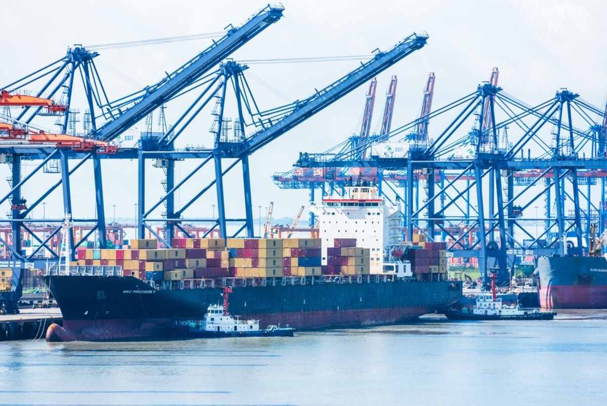 Vietnam ports' cargo volume soars 16 percent to 501.117 million