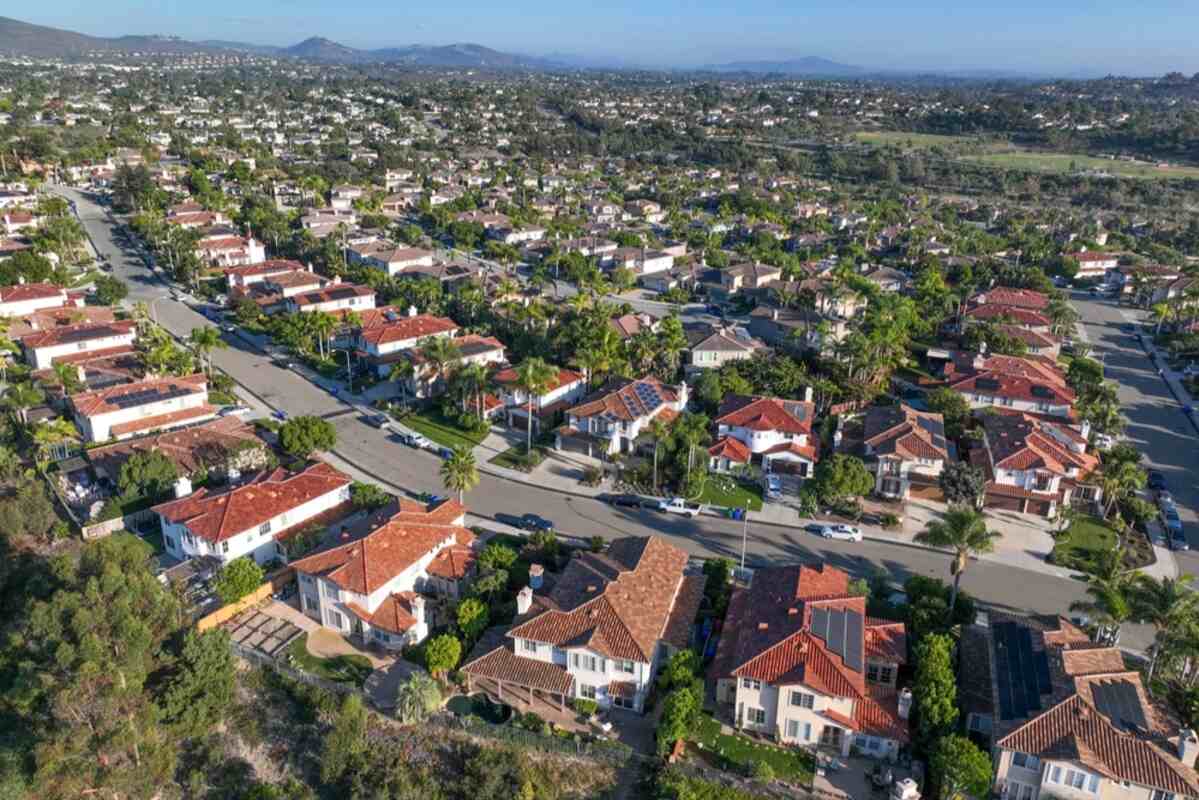 U.S. home prices rise slightly in July 2024 amid slowing momentum